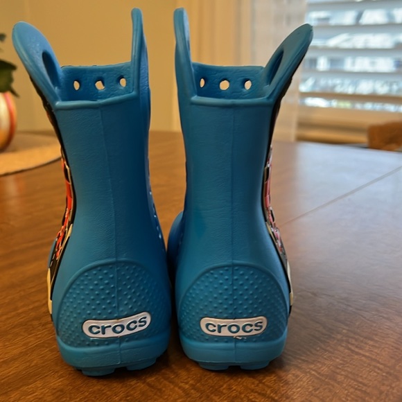 Crocs glow in the dark race car rain boots size 7 - Picture 2 of 6